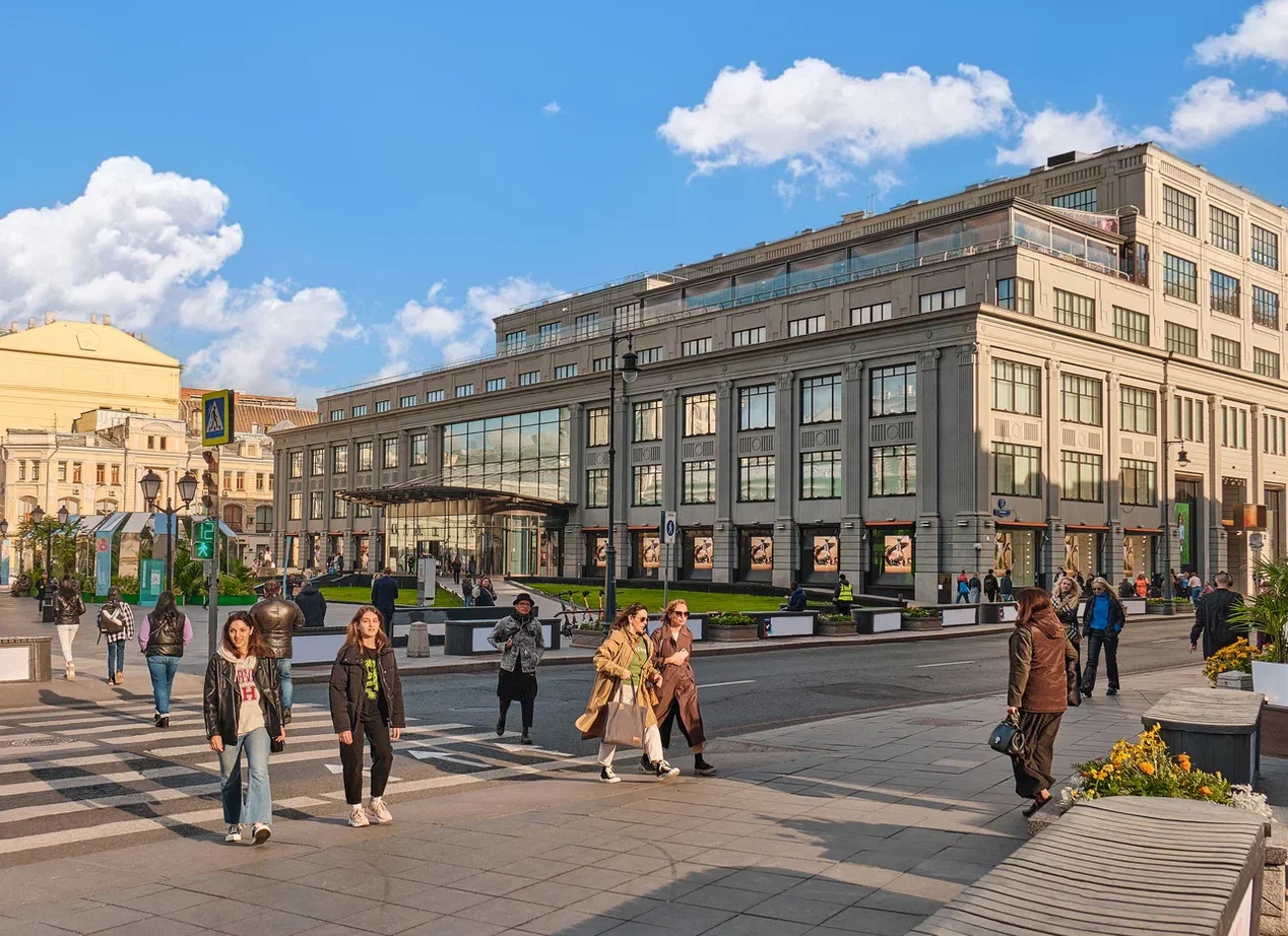 Take a tour combined with shopping at GUM and TSUM