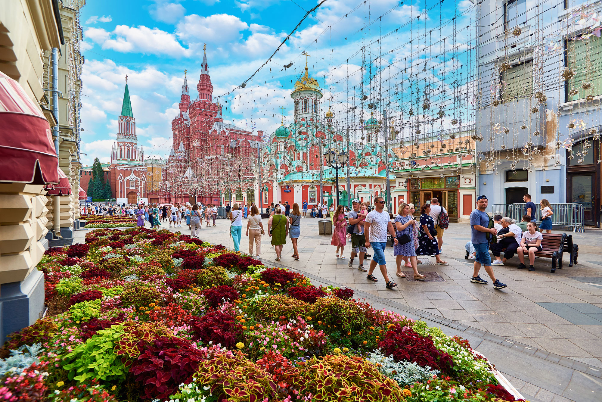 Walk Along Nikolskaya to Red Square