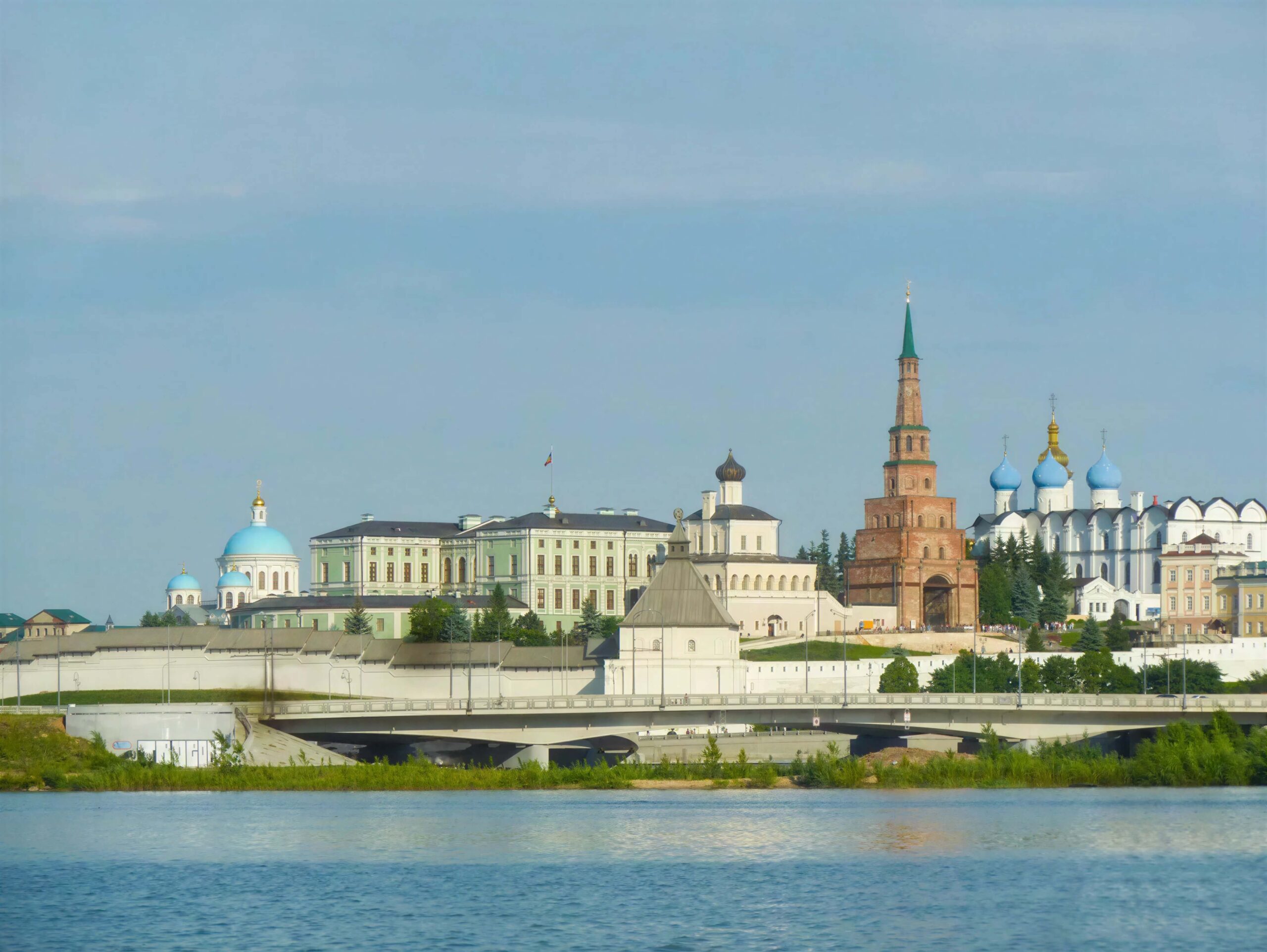 Walk along the Kremlin Embankment