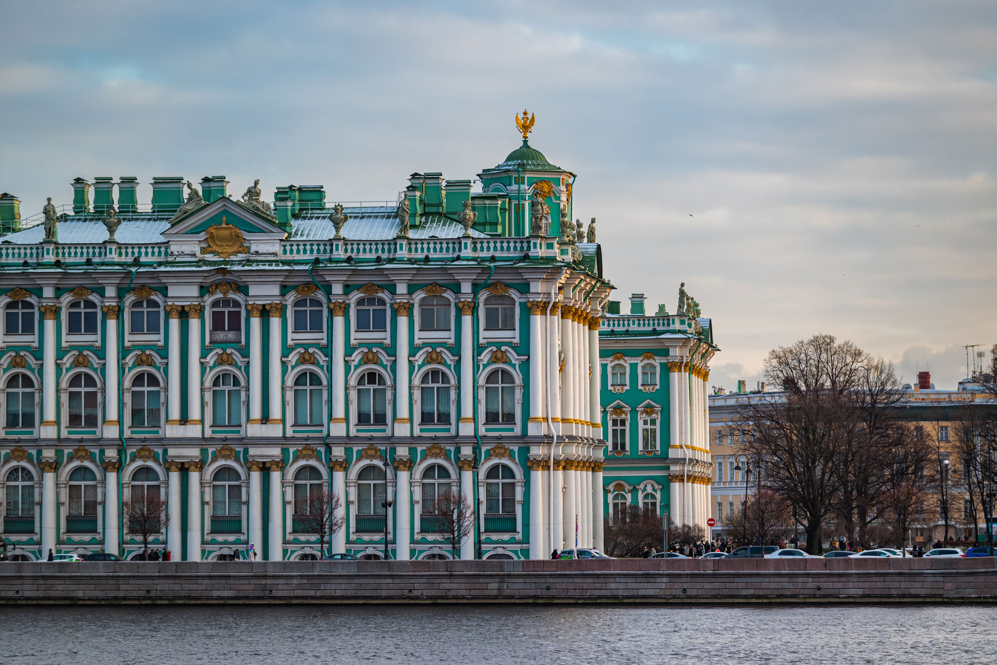 Walk along the Palace Embankment